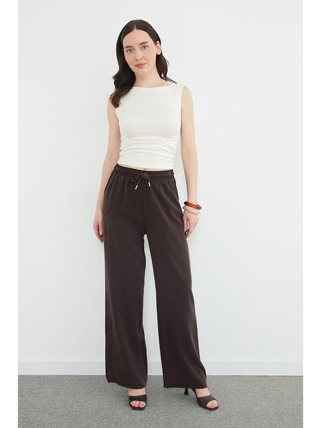 Kahverengi Beli Bağlamalı Cepli Lyocell Pantolon