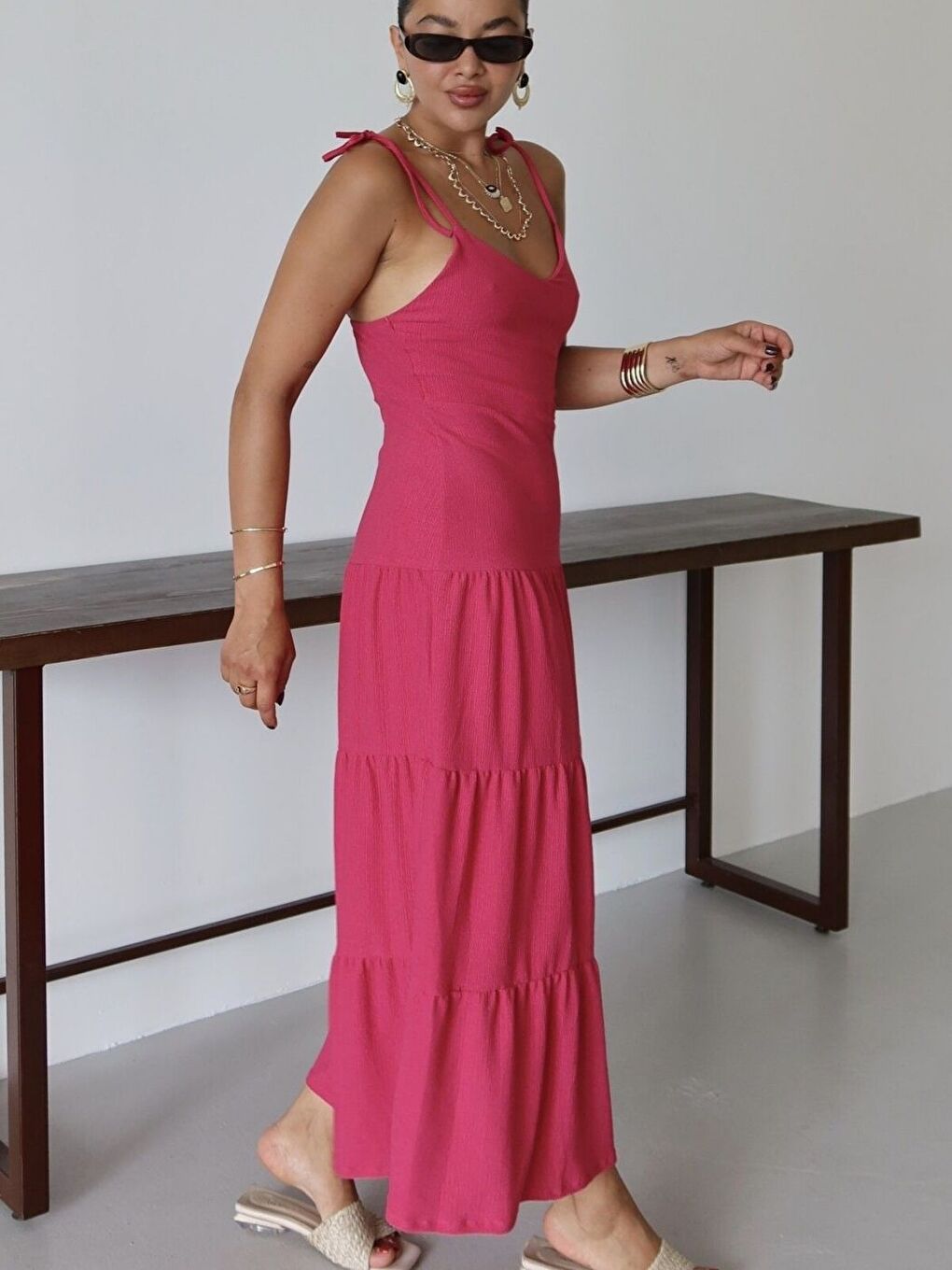 Kadın Pembe Askılı Bağlama Detaylı Maxi Boy Krinkıl Elbise-2