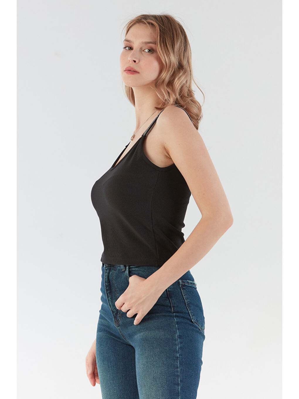 Siyah Fitilli Askıları Taş Detaylı V Yaka Bluz-2