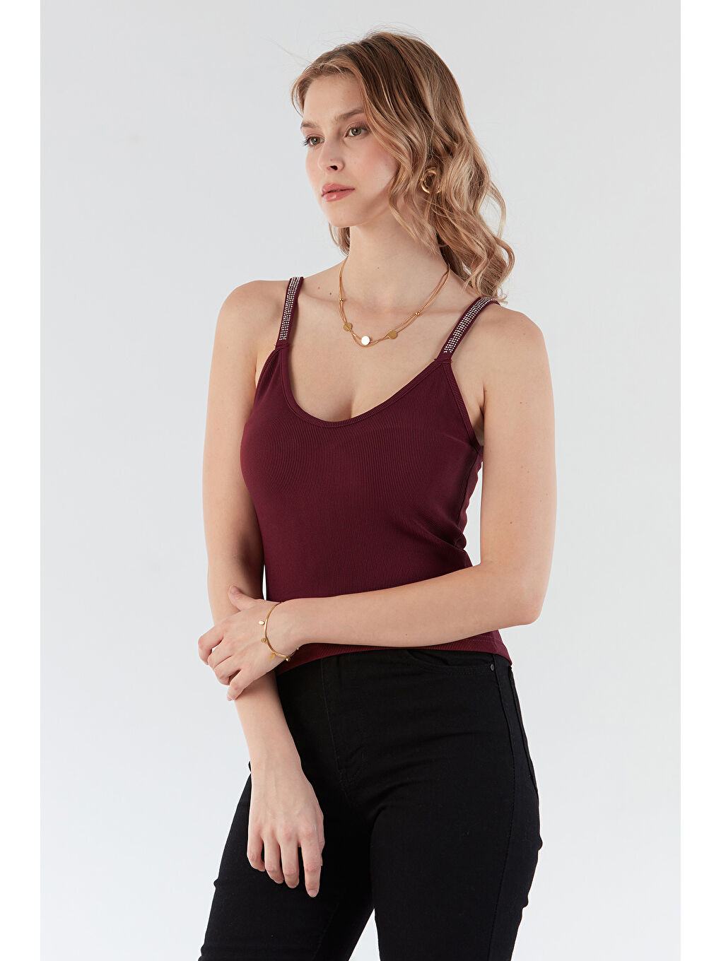 Bordo Fitilli Askıları Taş Detaylı V Yaka Bluz-3