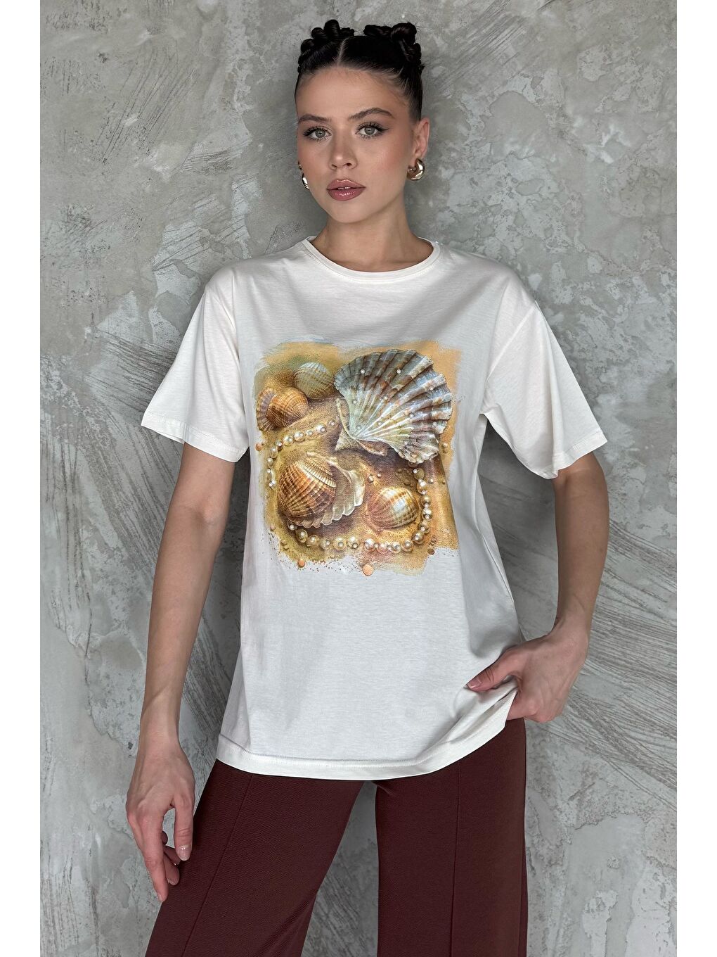 Ekru Baskılı Taş Detaylı Kadın Tişört