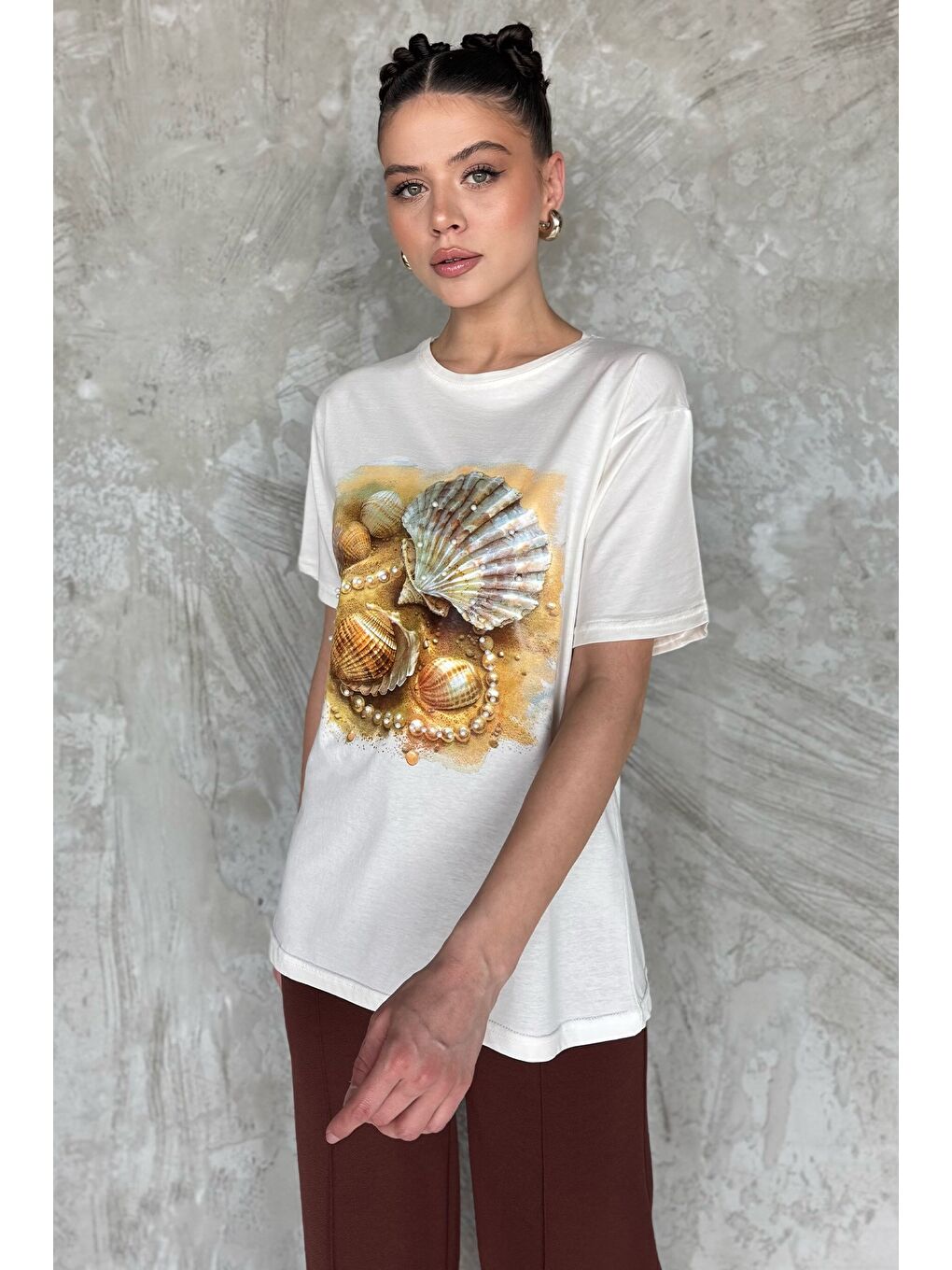 Ekru Baskılı Taş Detaylı Kadın Tişört-1