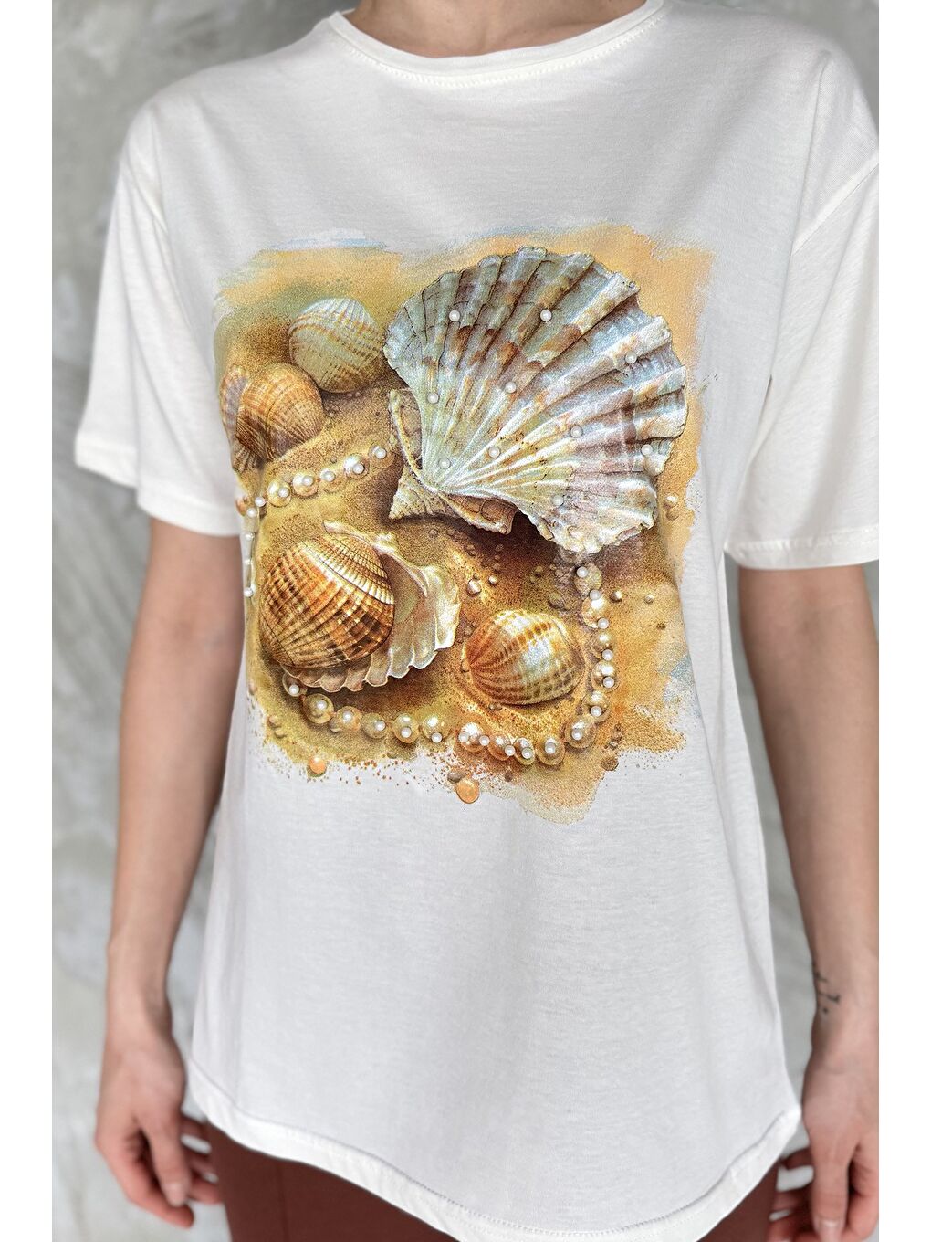 Ekru Baskılı Taş Detaylı Kadın Tişört-2