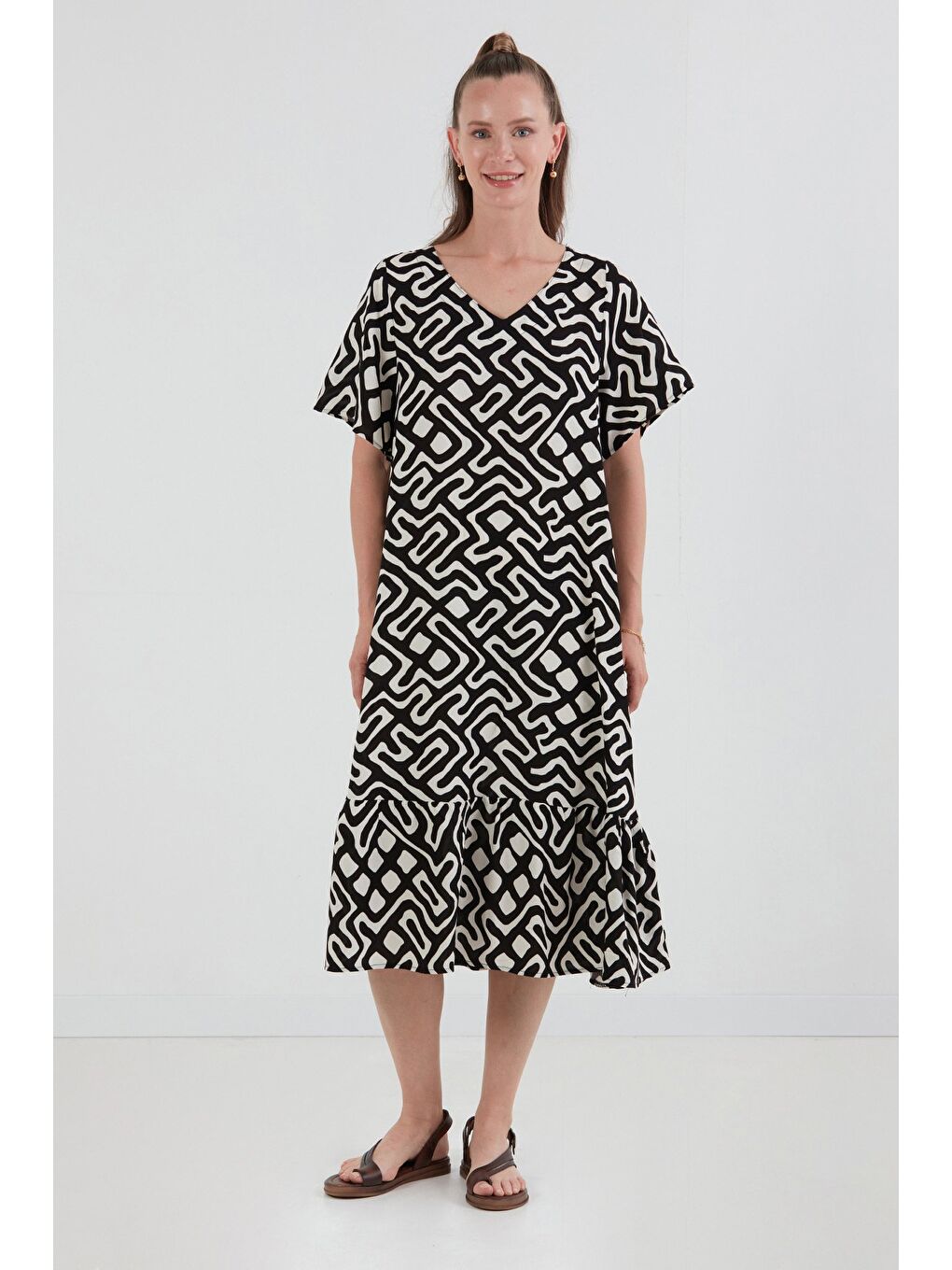 Siyah Desenli V Yaka Salaş Elbise-1