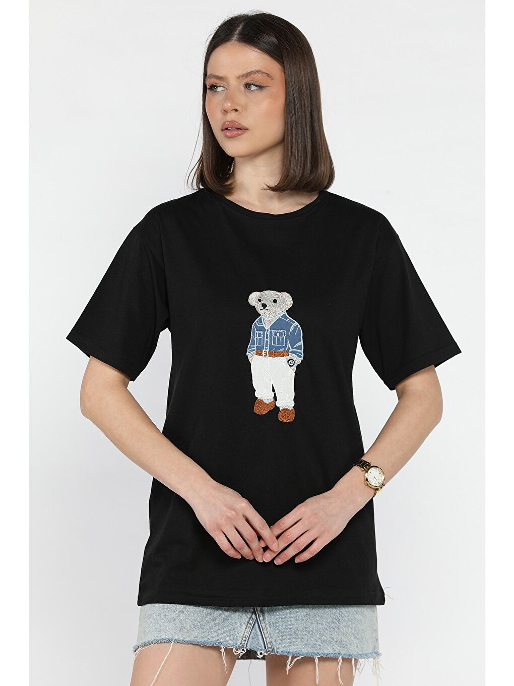 Siyah Bisiklet Yaka Aplikeli Kadın Tişört-1