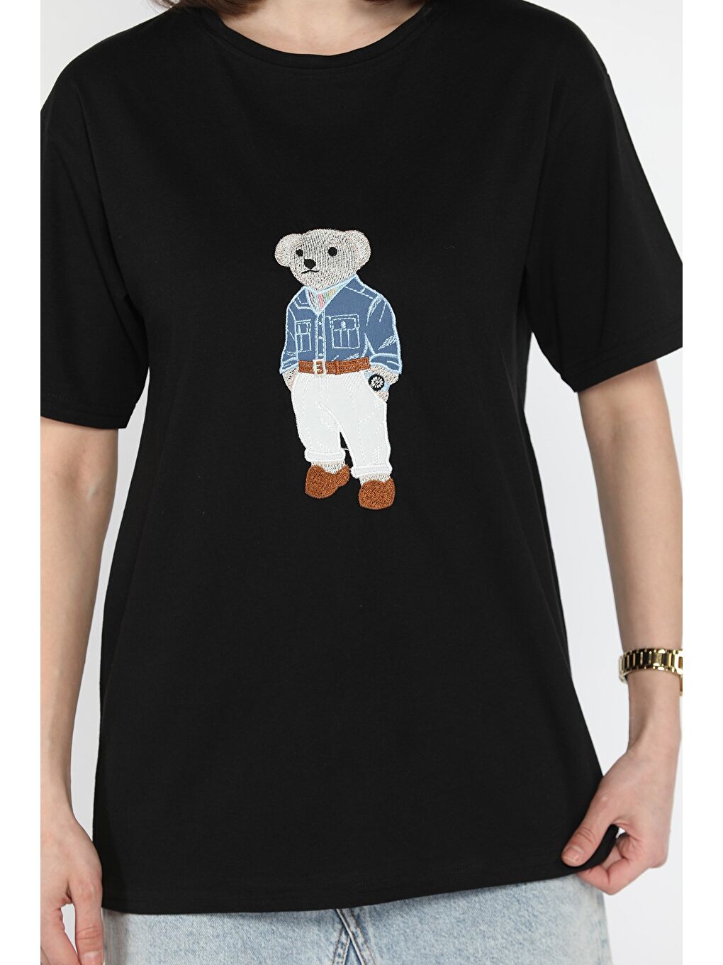 Siyah Bisiklet Yaka Aplikeli Kadın Tişört-3