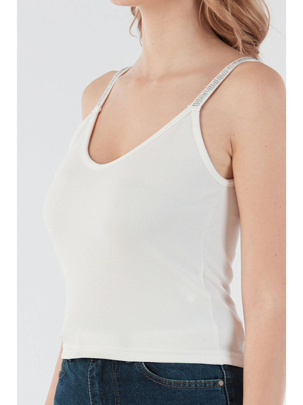 Ekru Fitilli Askıları Taş Detaylı V Yaka Bluz-4