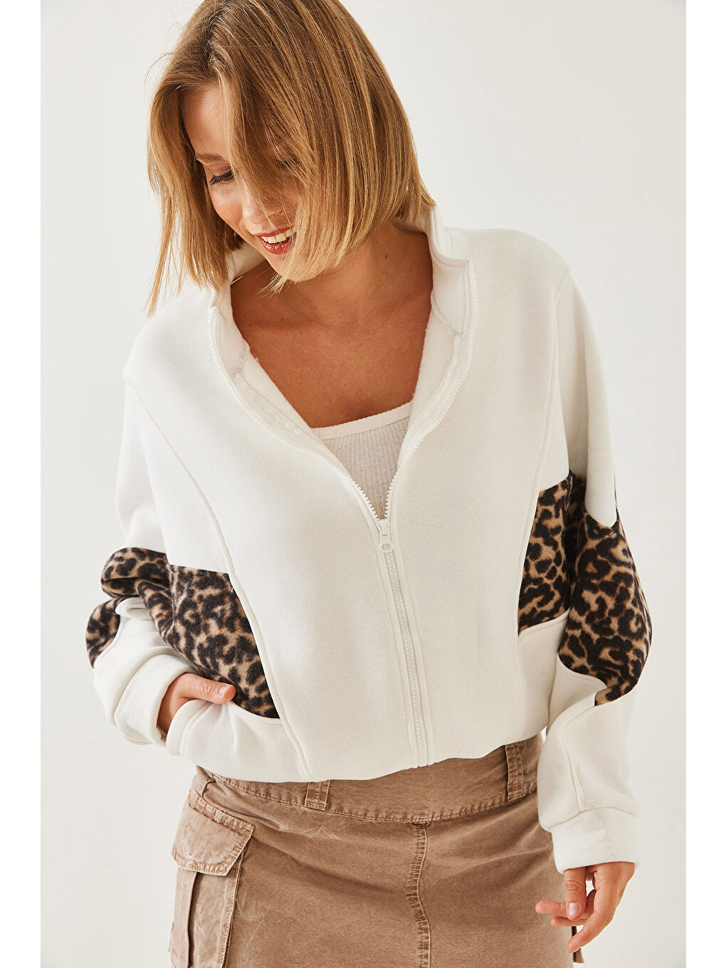 Beyaz Kadın Leopar Desen Polar Garnili Fermuarlı Hırka-1