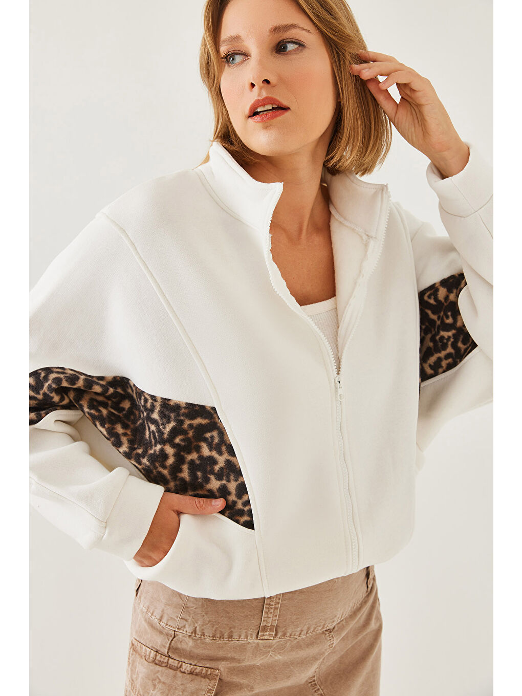 Beyaz Kadın Leopar Desen Polar Garnili Fermuarlı Hırka-2