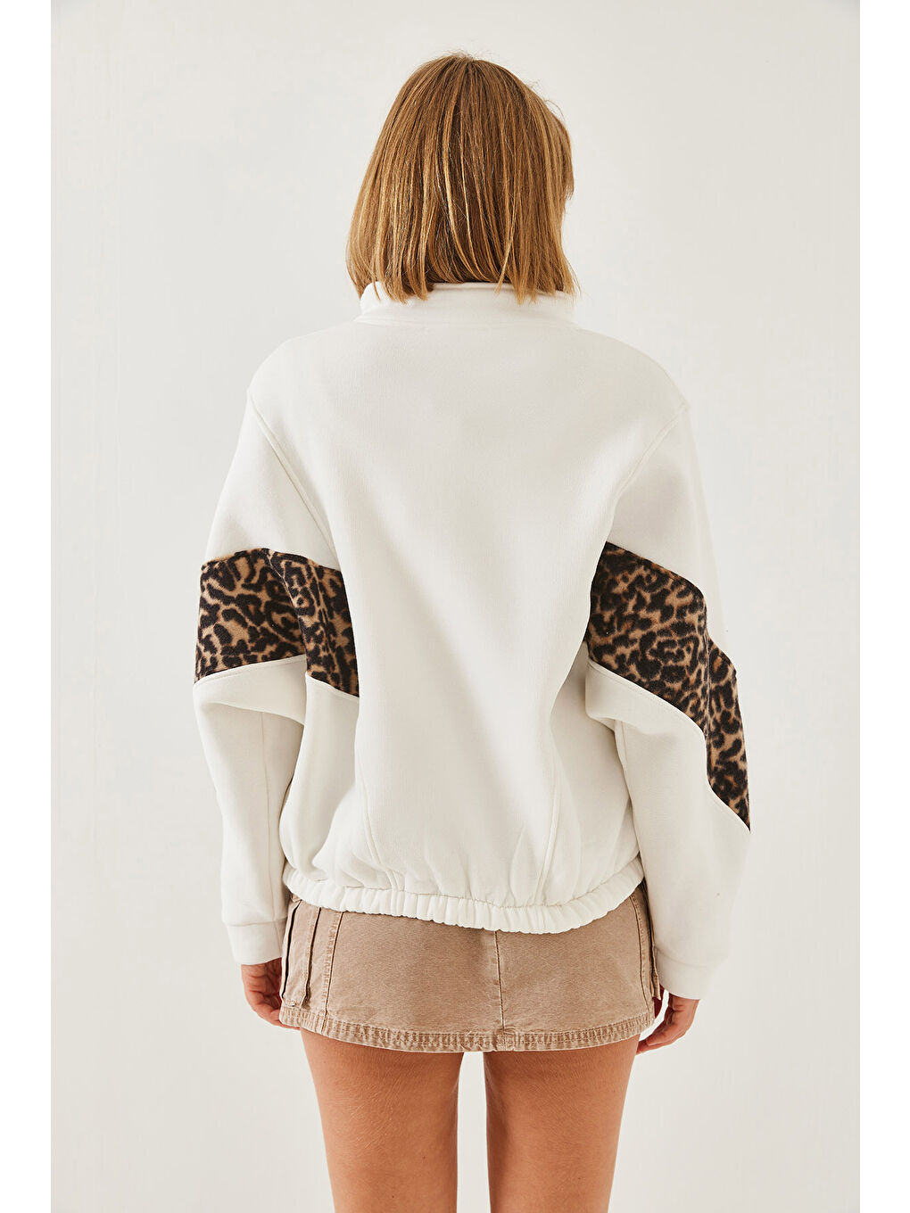 Beyaz Kadın Leopar Desen Polar Garnili Fermuarlı Hırka-4