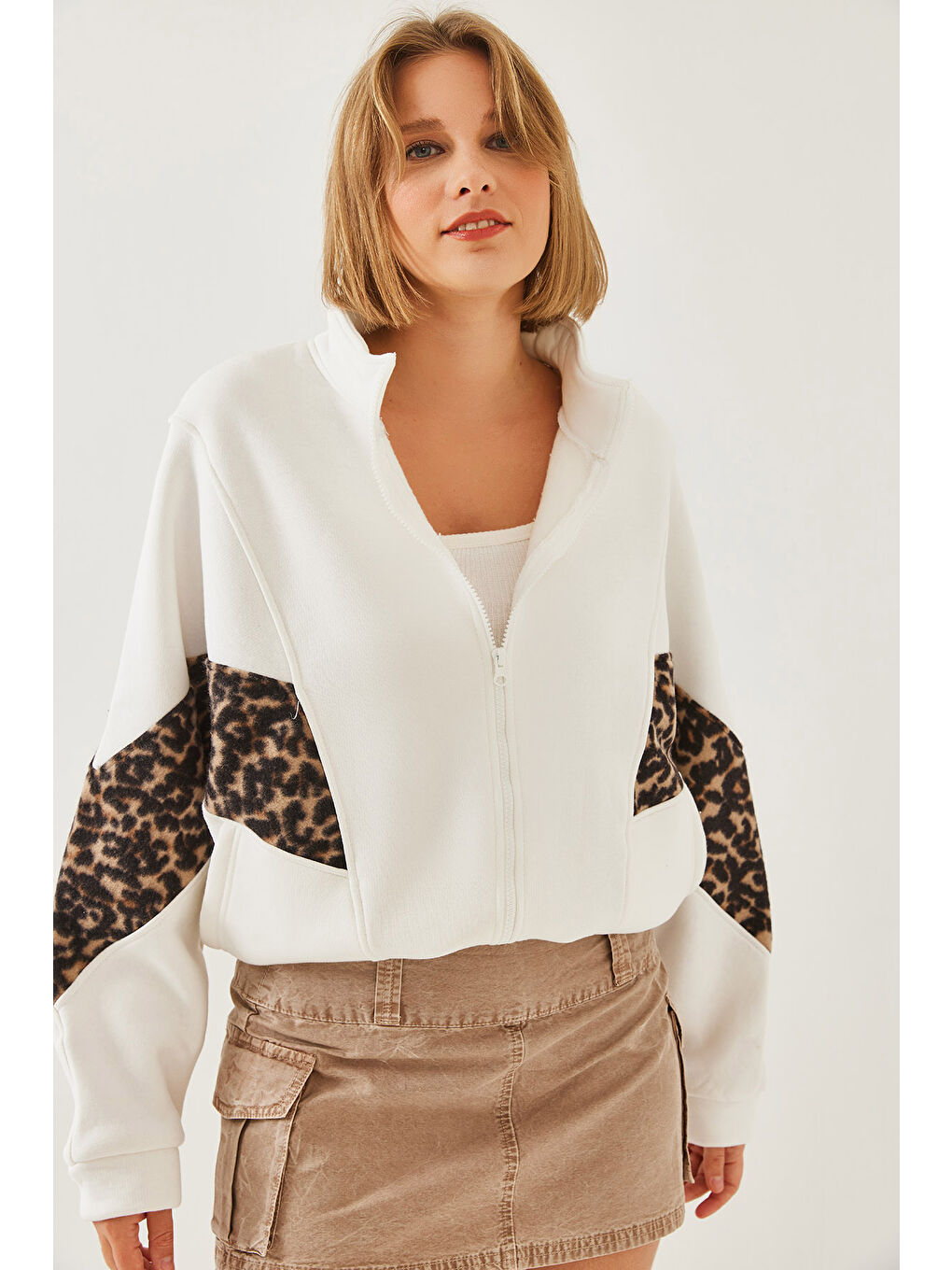 Beyaz Kadın Leopar Desen Polar Garnili Fermuarlı Hırka-5