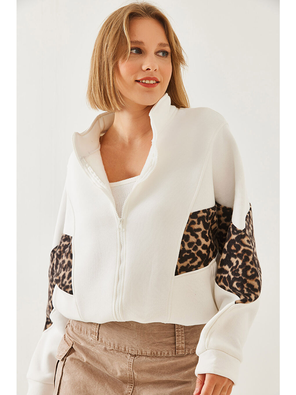 Beyaz Kadın Leopar Desen Polar Garnili Fermuarlı Hırka-6