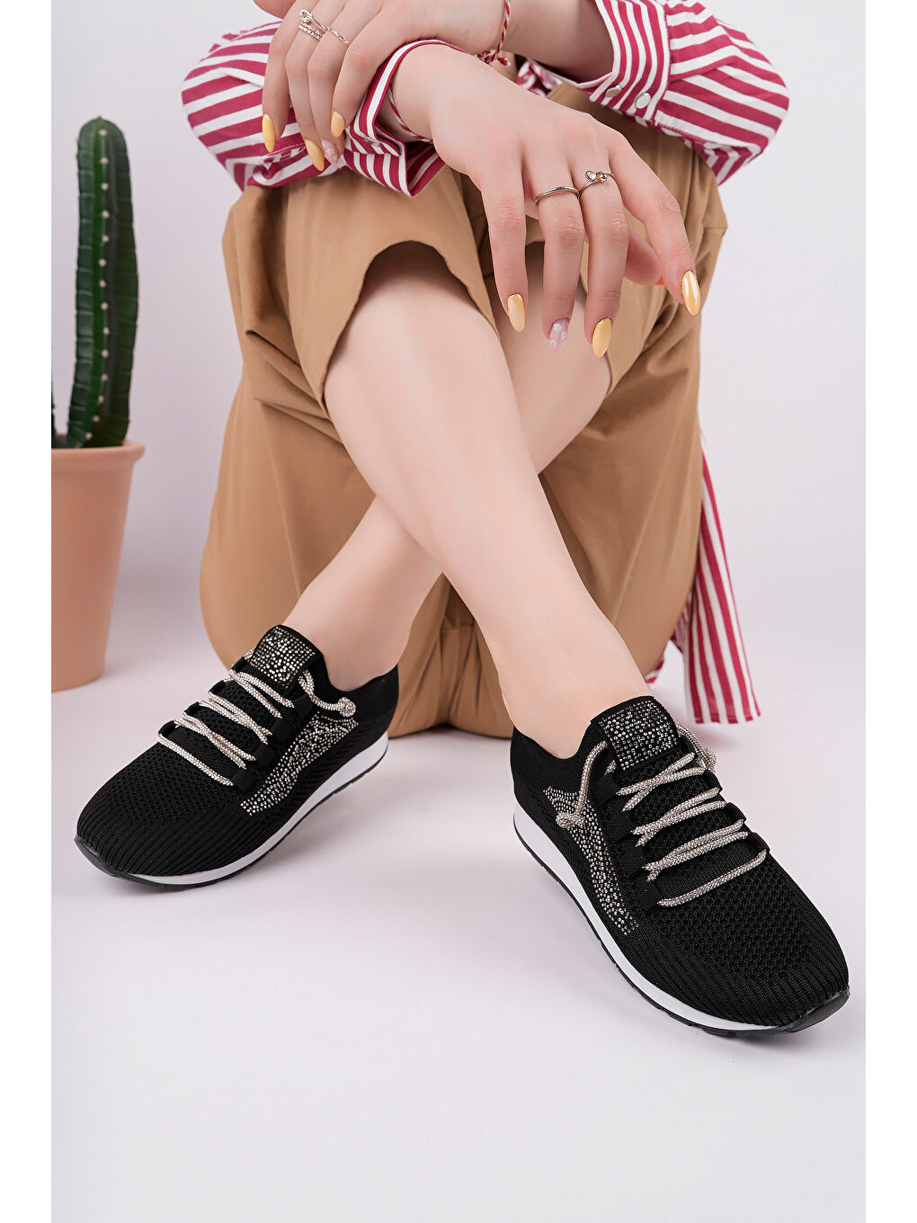 Siyah Kadın Taş Detaylı Triko Günlük Ayakkabı