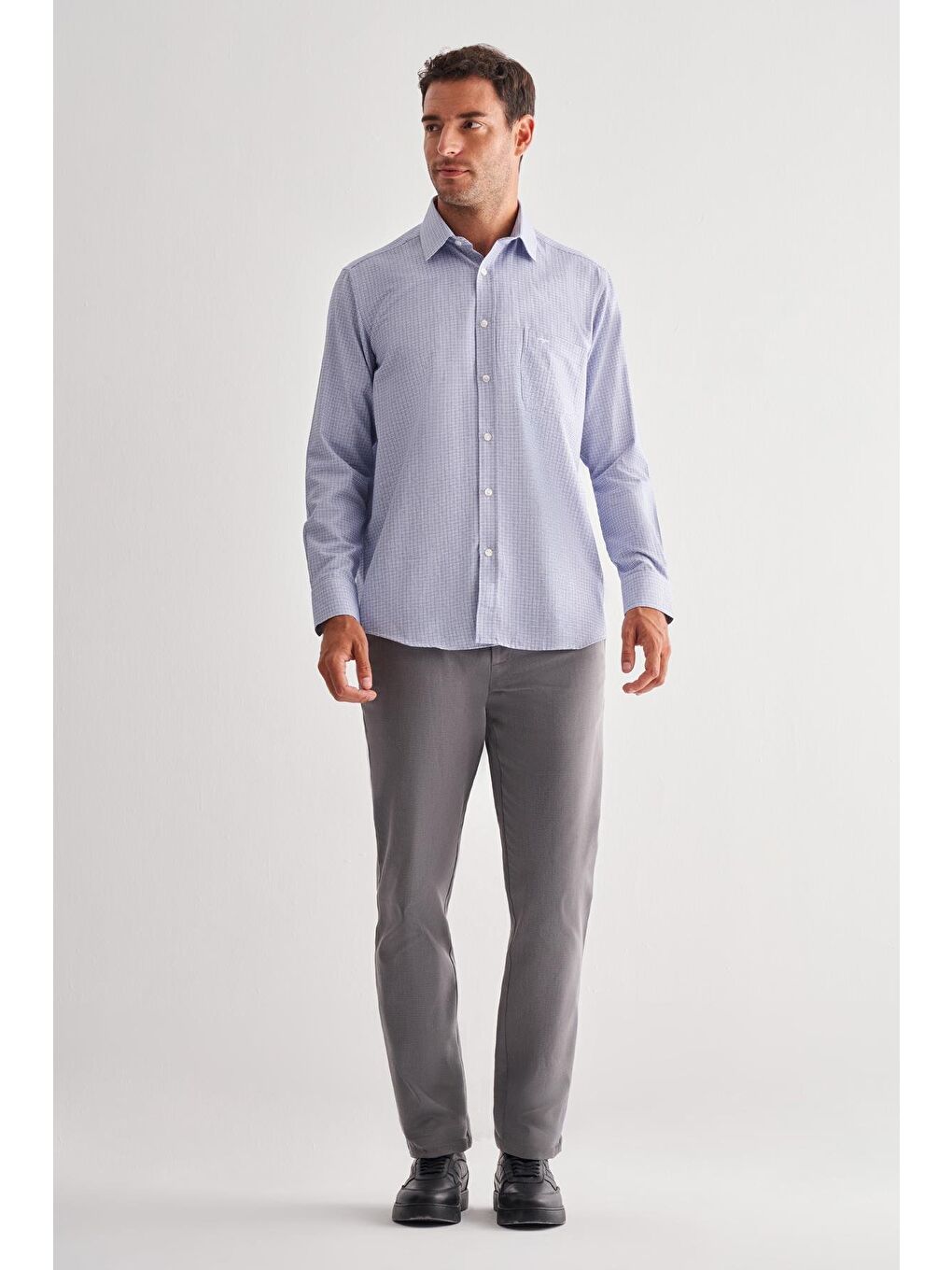 Koyu Lacivert Sert Yaka Uzun Kol Cepli Comfort Fit Classic Gömlek 1004255163-1