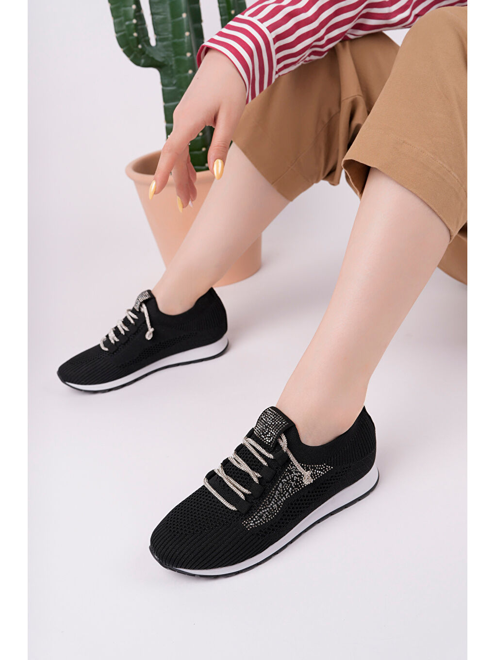 Siyah Kadın Taş Detaylı Triko Günlük Ayakkabı-1