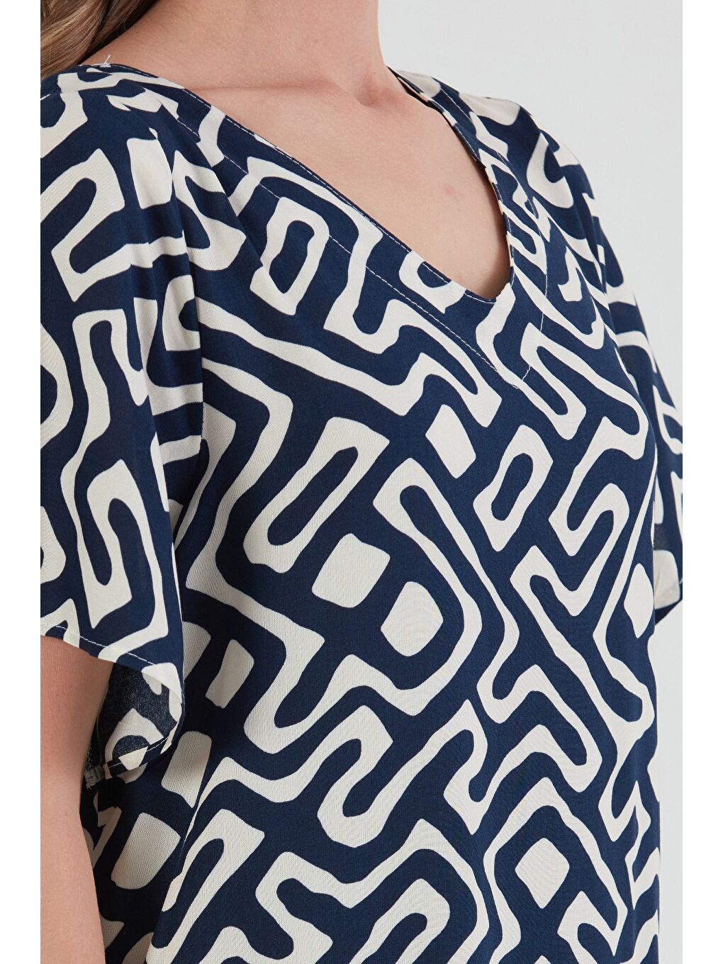 Lacivert Desenli V Yaka Salaş Elbise-4