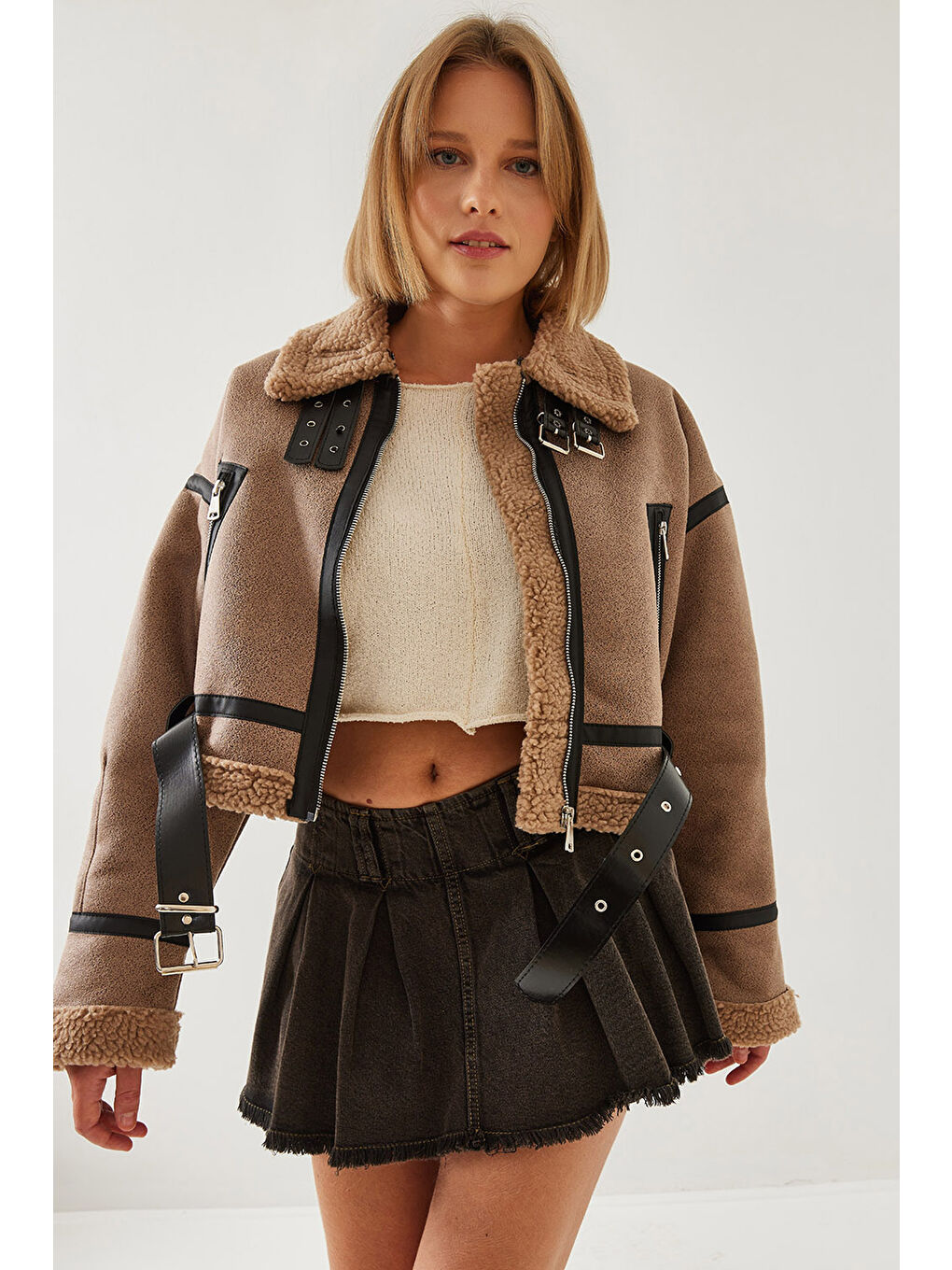 Bej Kadın Yakası Kemerli Kürklü Lamine Mont