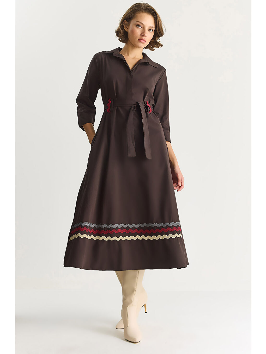 Kahverengi Kadın Nakış Detaylı Yakalı Kemer Köprülü Gömlek Elbise
