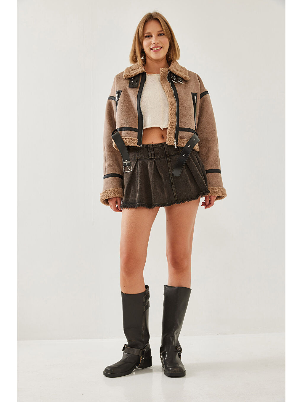 Bej Kadın Yakası Kemerli Kürklü Lamine Mont-7