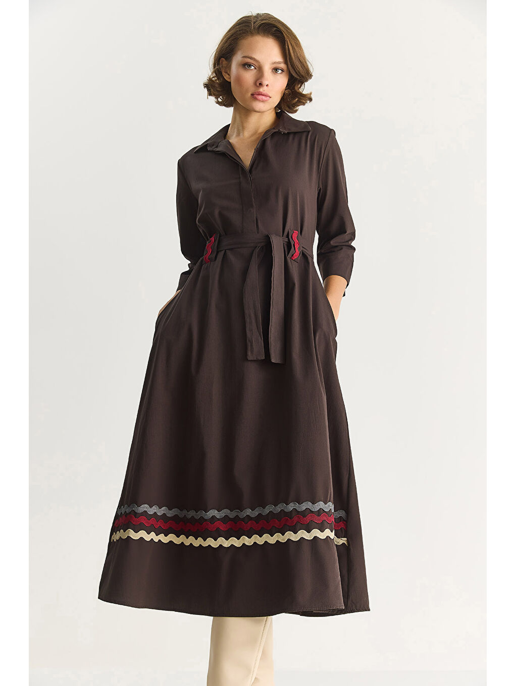 Kahverengi Kadın Nakış Detaylı Yakalı Kemer Köprülü Gömlek Elbise-3