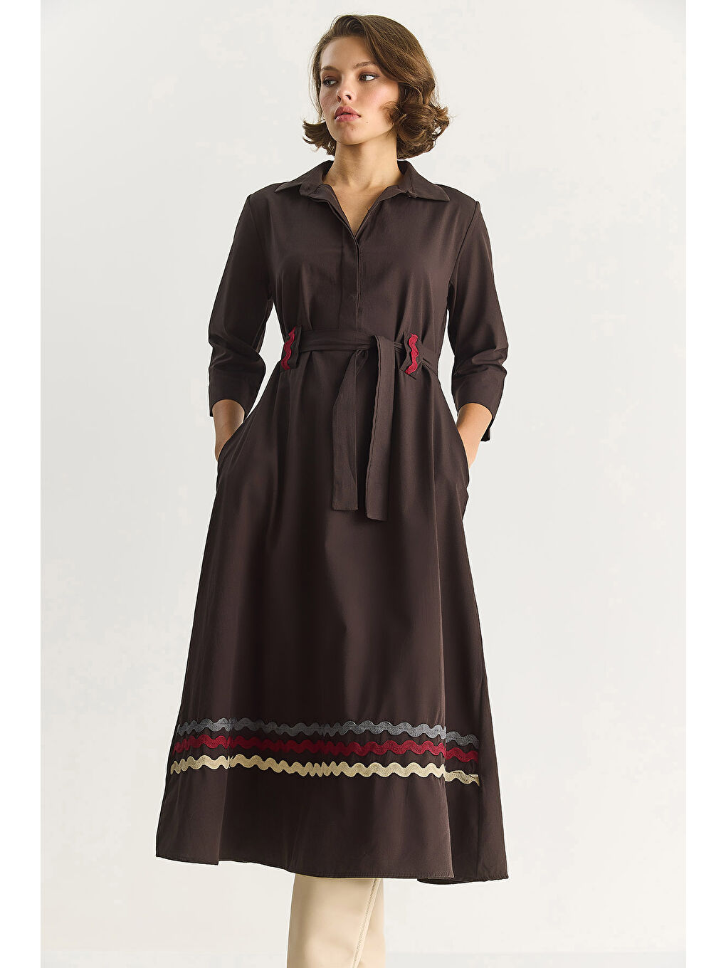 Kahverengi Kadın Nakış Detaylı Yakalı Kemer Köprülü Gömlek Elbise-4