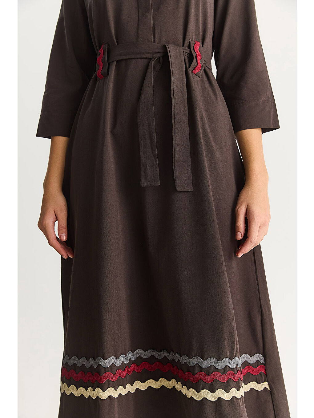 Kahverengi Kadın Nakış Detaylı Yakalı Kemer Köprülü Gömlek Elbise-5