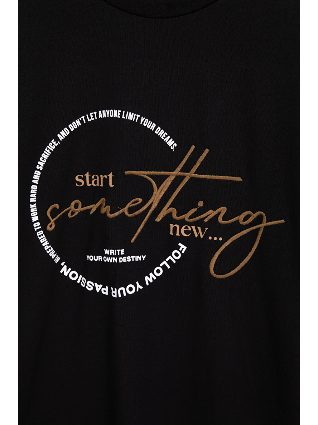 Siyah Yazı Nakışlı Sırtı Baskılı Erkek Çocuk Bisiklet Yaka Tişört 20895-1