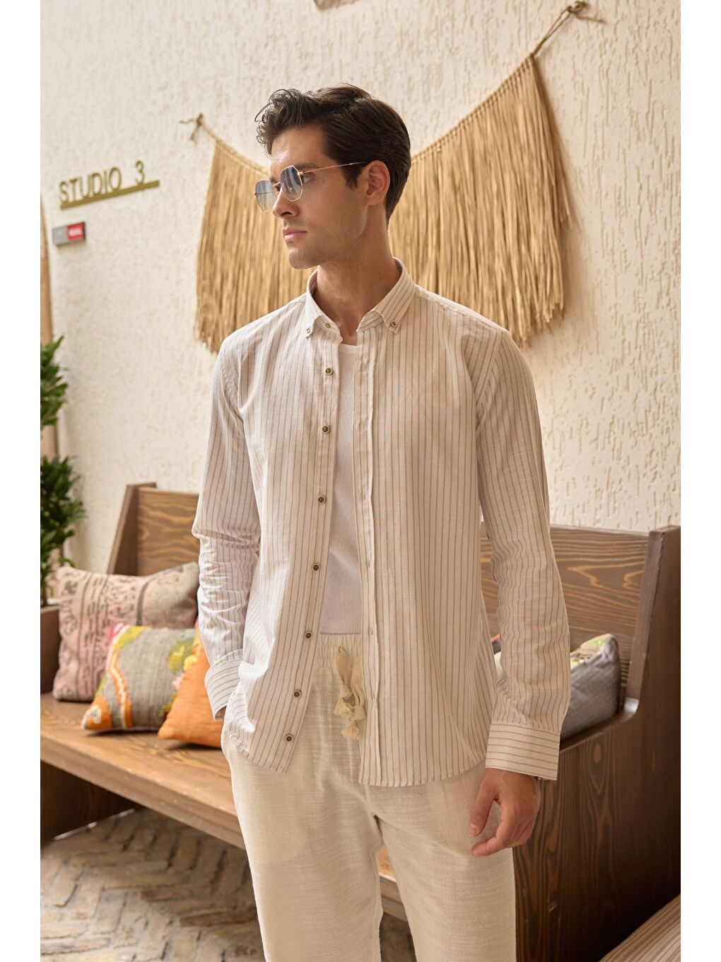 Bej Onan Erkek Klasik Gömlek Modern Slim Fit Keten Görünümlü İnce Çizgili Desen