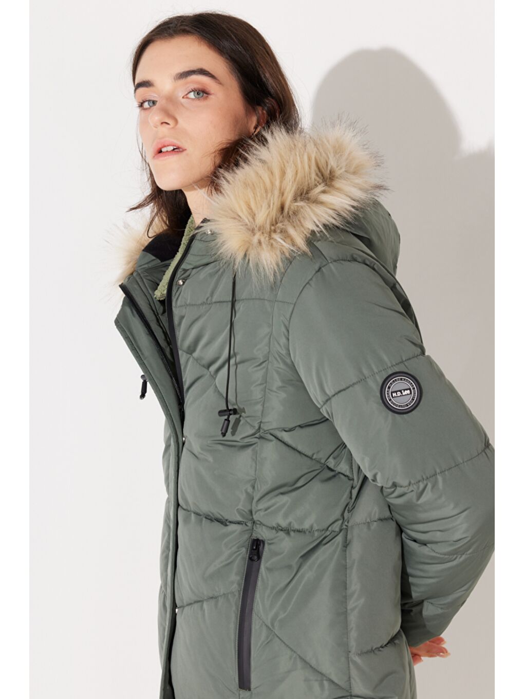 Regular Fit Normal Kesim Kapüşonlu Uzun Haki Şişme Mont-4