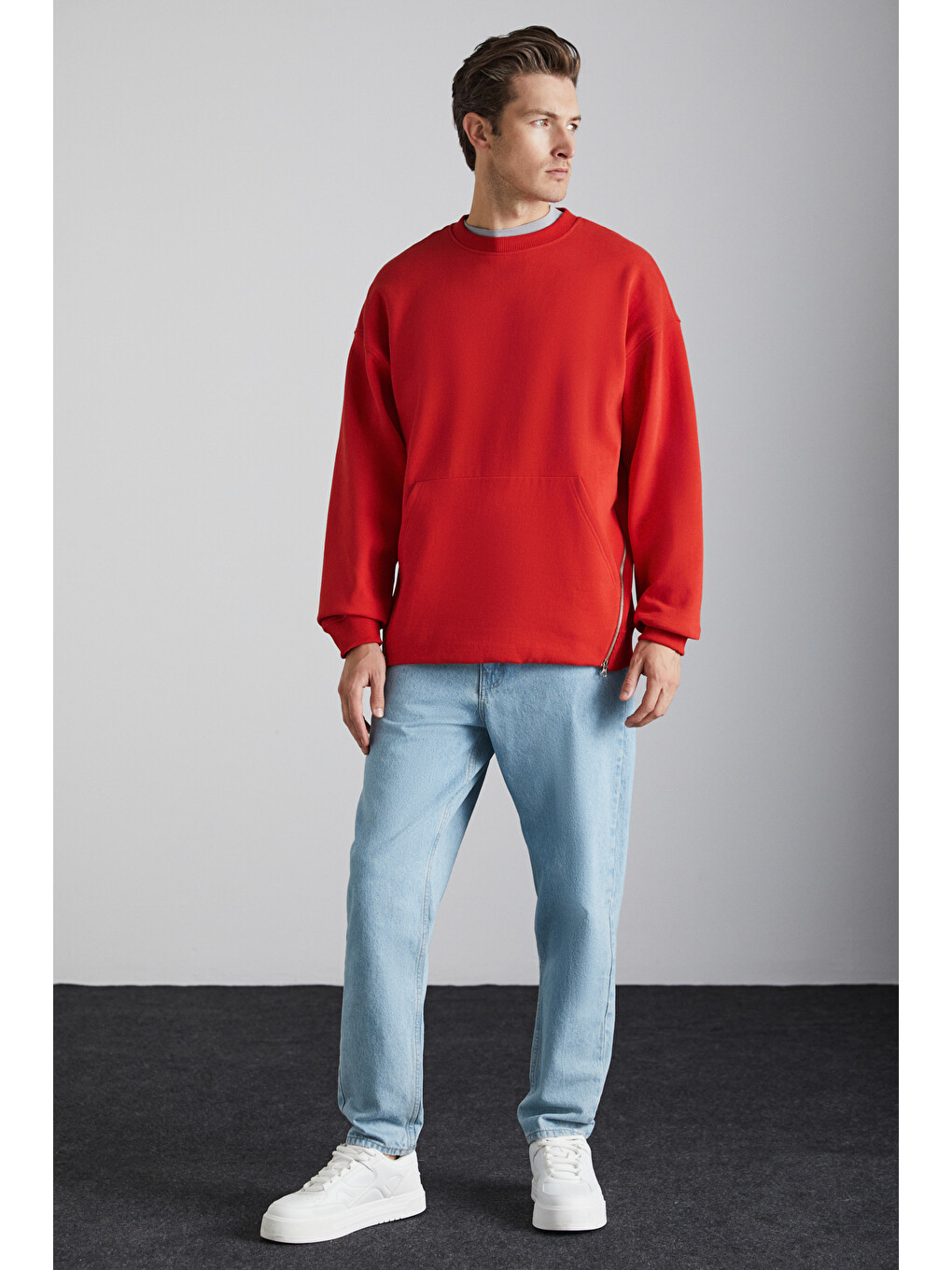 Santıagos Erkek Kangruru Cepli Fermuar Detaylı Arkası Yazı Baskılı Kırmızı Sweatshirt-1