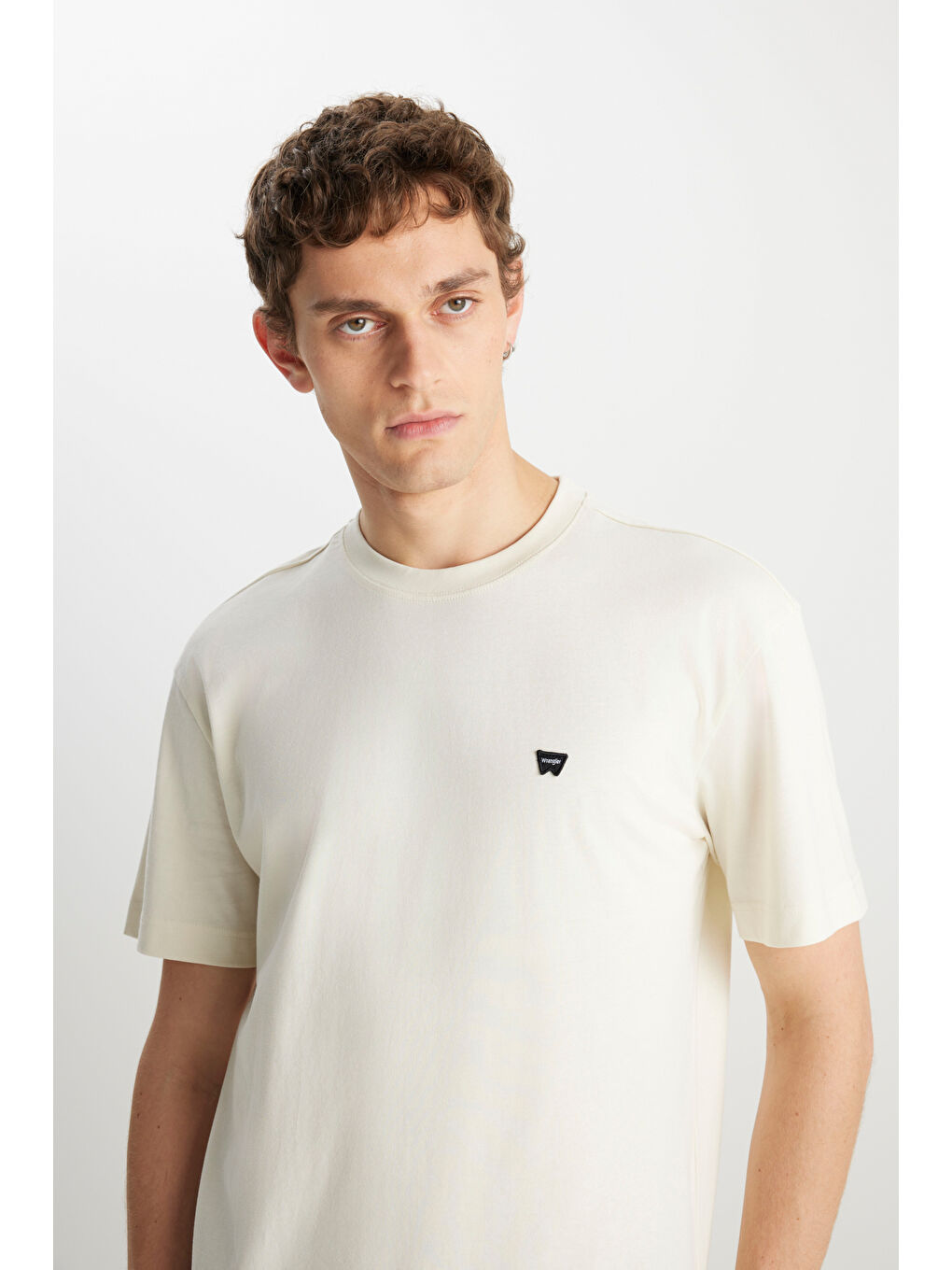 %100 Pamuk Relaxed Fit Geniş Kesim Bisiklet Yaka Minimal Logo Kırık Beyaz Tişört-3