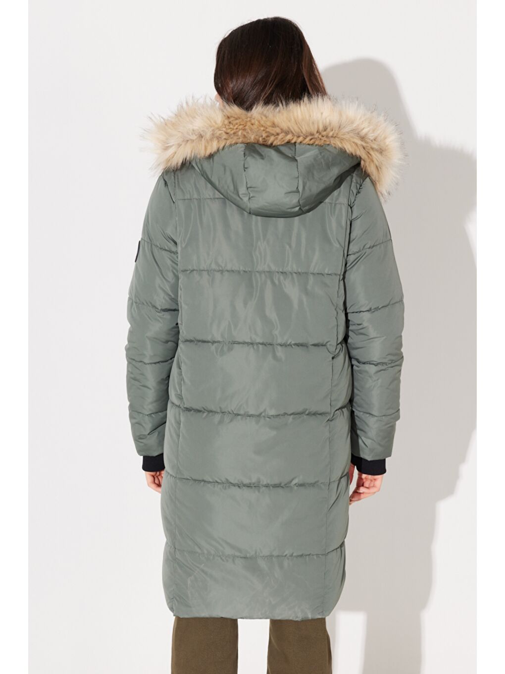 Regular Fit Normal Kesim Kapüşonlu Uzun Haki Şişme Mont-7