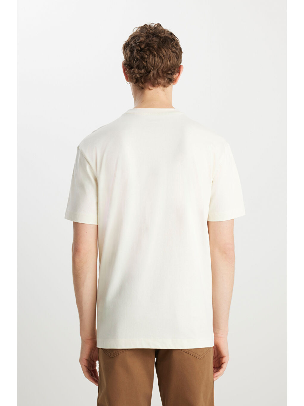 %100 Pamuk Relaxed Fit Geniş Kesim Bisiklet Yaka Minimal Logo Kırık Beyaz Tişört-4