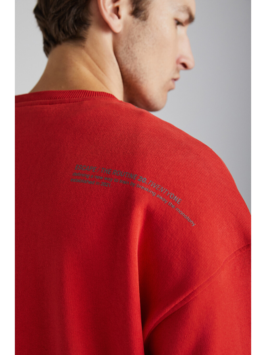 Santıagos Erkek Kangruru Cepli Fermuar Detaylı Arkası Yazı Baskılı Kırmızı Sweatshirt-2