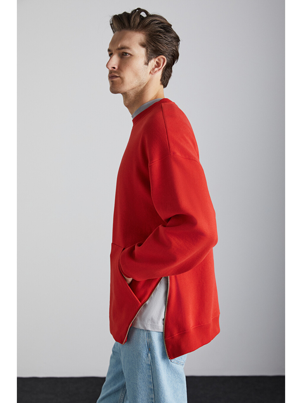 Santıagos Erkek Kangruru Cepli Fermuar Detaylı Arkası Yazı Baskılı Kırmızı Sweatshirt-3