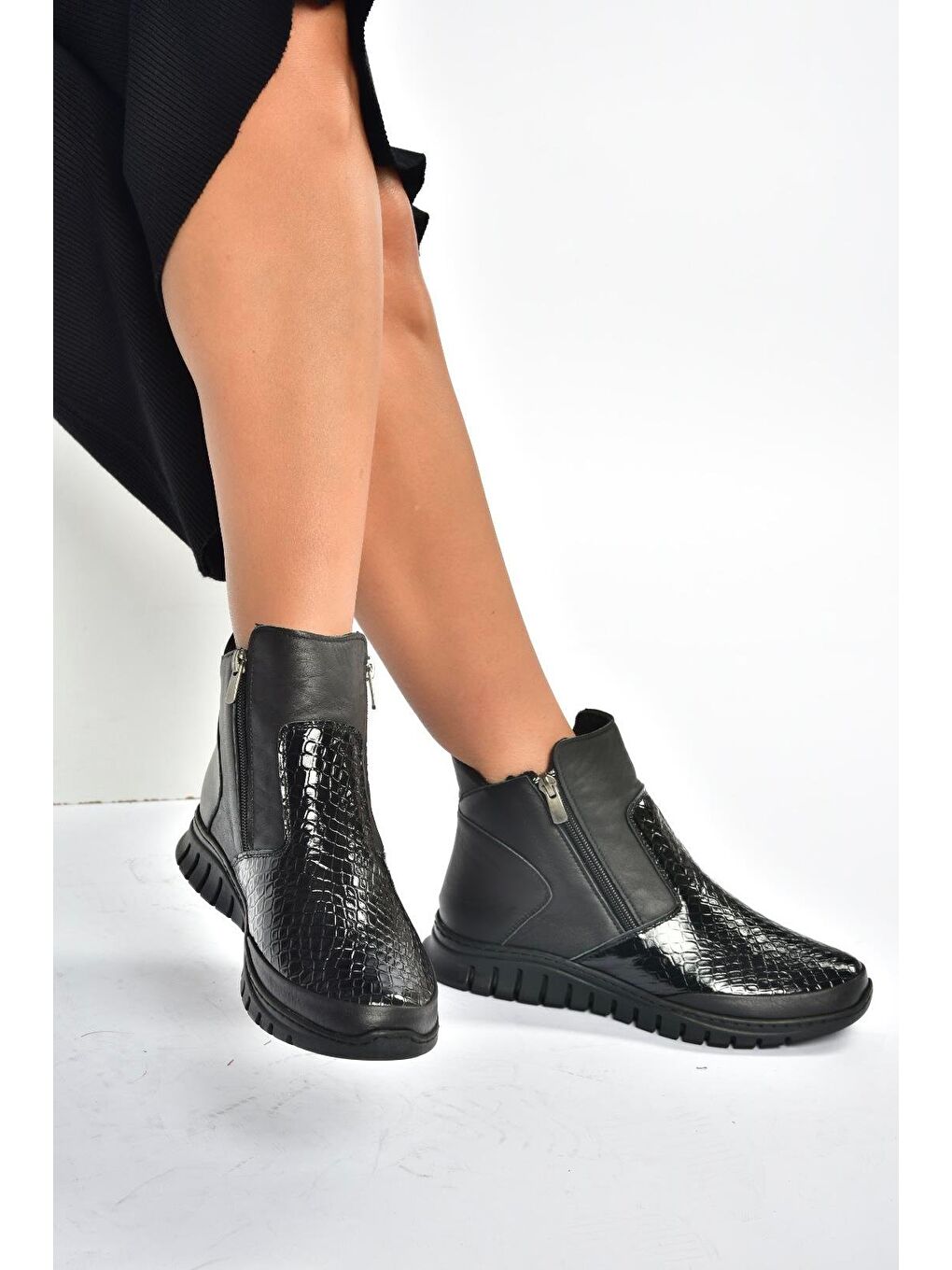 Siyah Kadın Bot V555709303-3