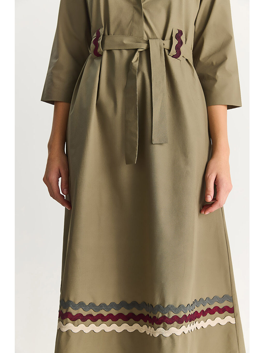 Haki Kadın Nakış Detaylı Yakalı Kemer Köprülü Gömlek Elbise-6