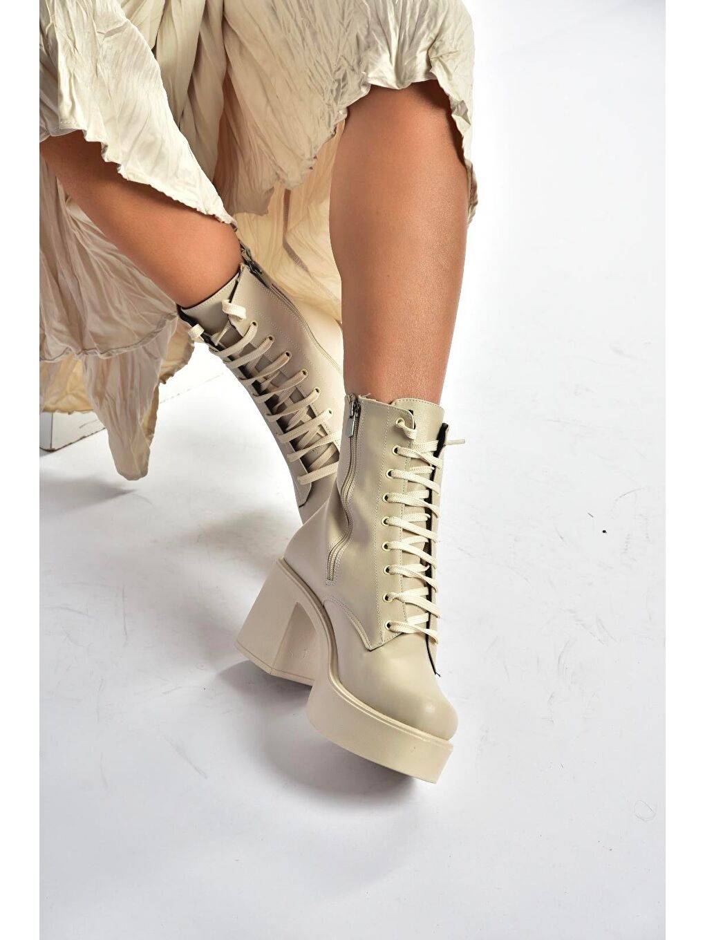 Bej Kadın Bot V726681509-1