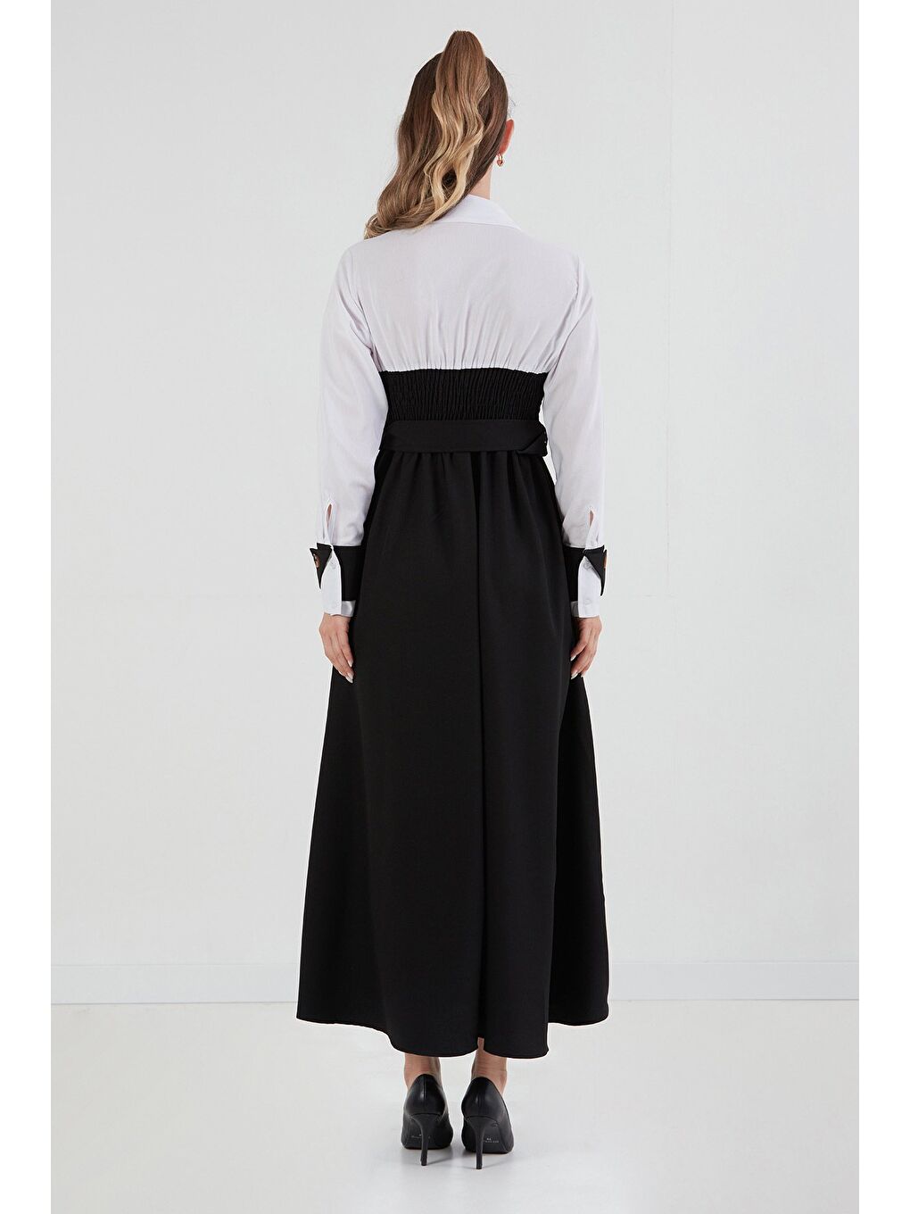 Siyah Gömlek Detaylı Kemerli Beli Lastikli Elbise-3