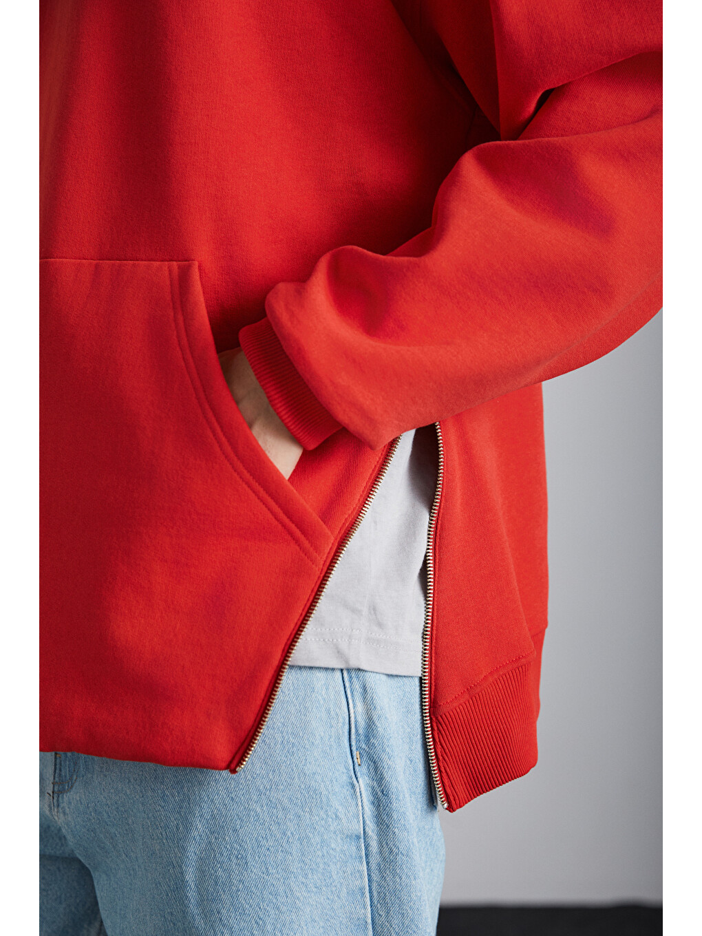 Santıagos Erkek Kangruru Cepli Fermuar Detaylı Arkası Yazı Baskılı Kırmızı Sweatshirt-4