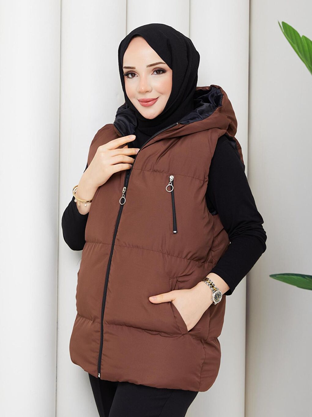 Kahverengi Kadın Fermuarlı Cepli Kapüşonlu Kahve Şişme Yelek-1