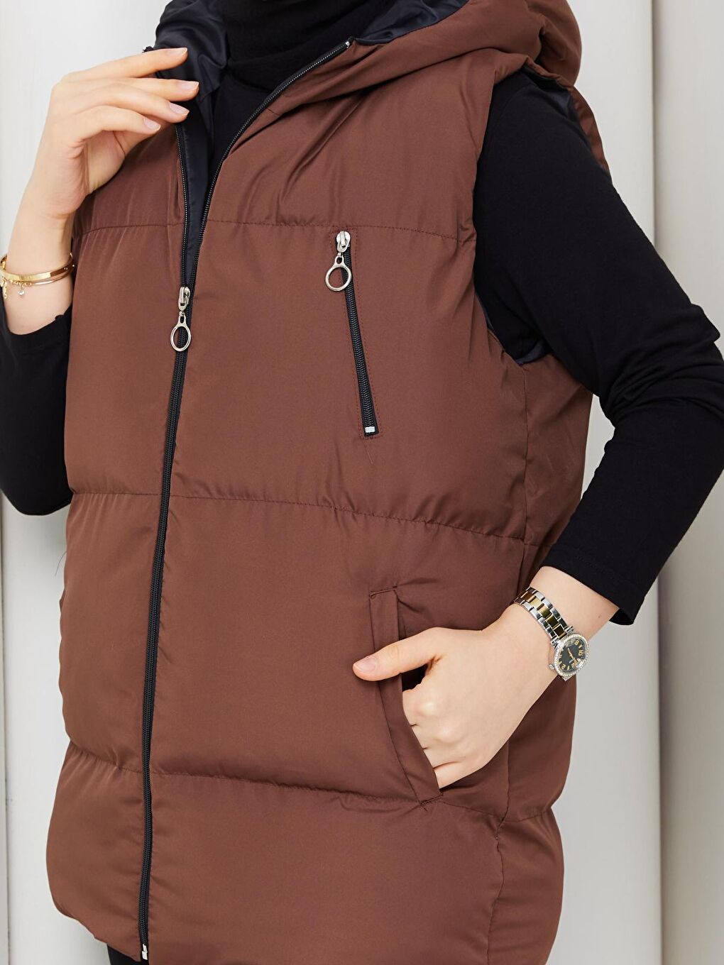 Kahverengi Kadın Fermuarlı Cepli Kapüşonlu Kahve Şişme Yelek-2