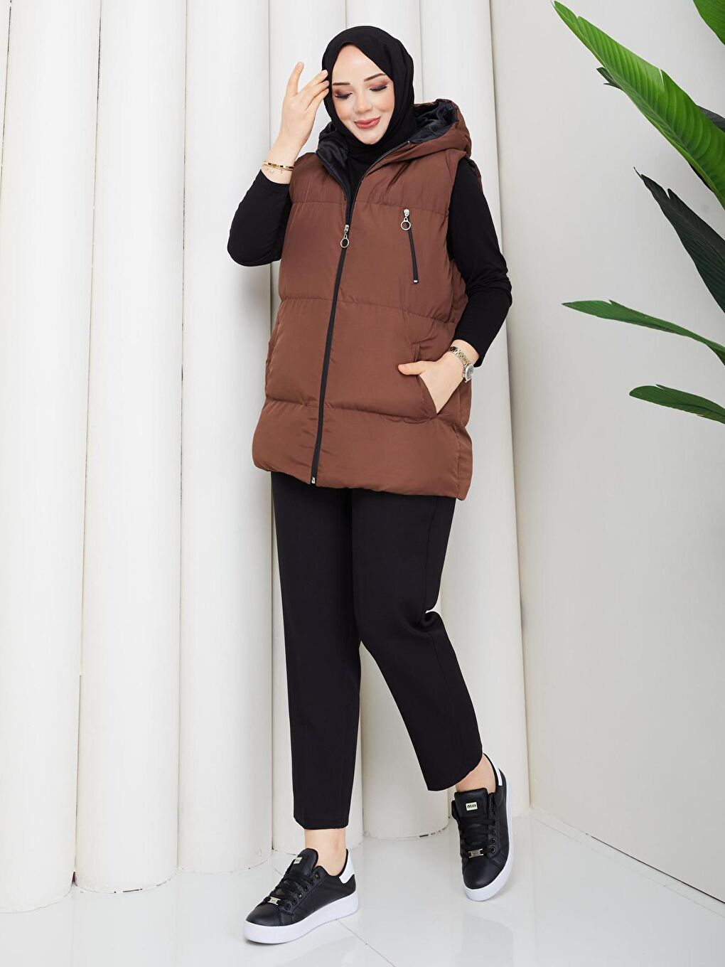 Kahverengi Kadın Fermuarlı Cepli Kapüşonlu Kahve Şişme Yelek-3