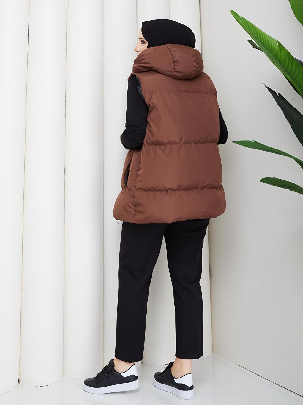Kahverengi Kadın Fermuarlı Cepli Kapüşonlu Kahve Şişme Yelek-5