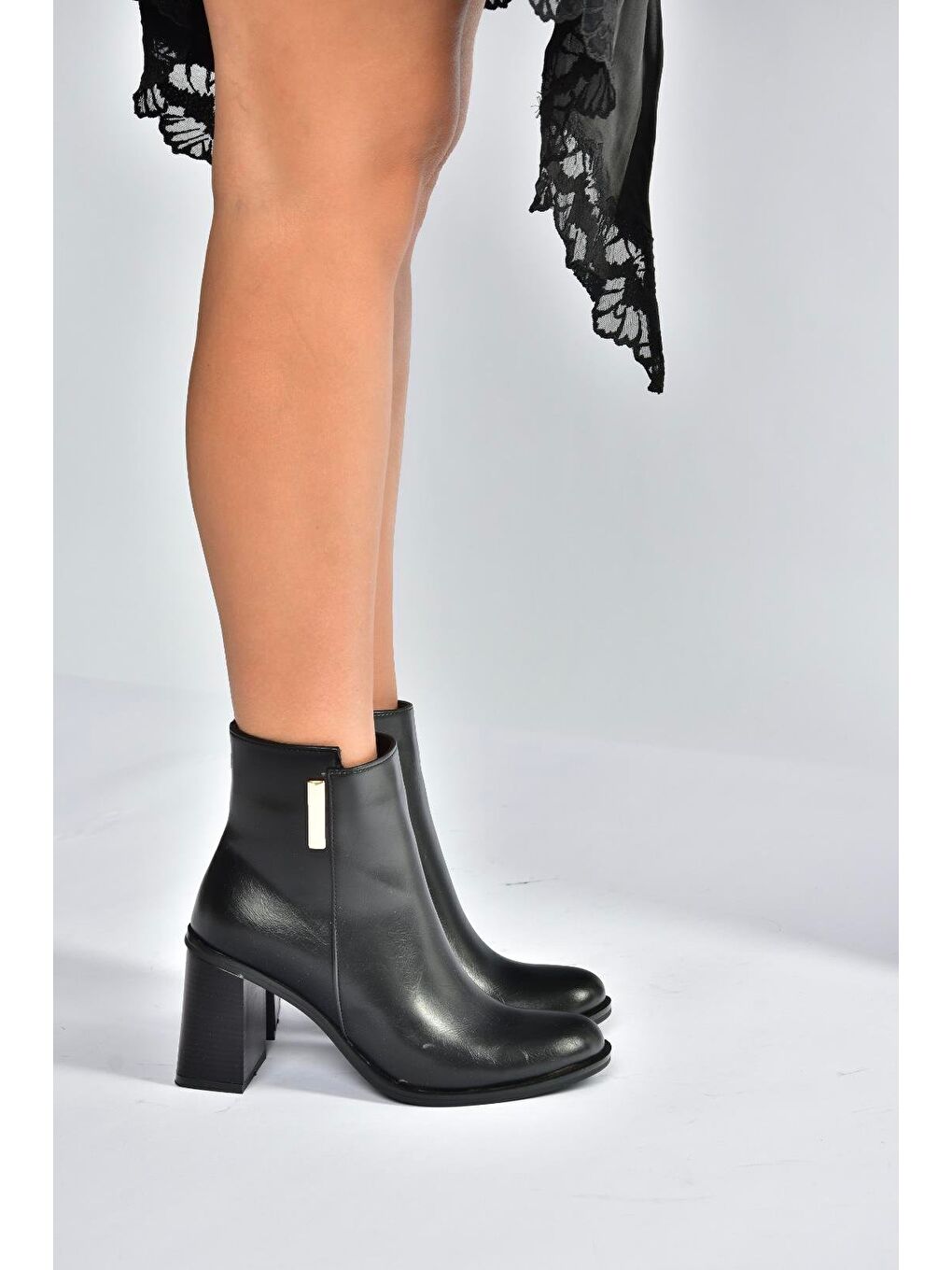 Siyah Kadın Bot V518103109-3