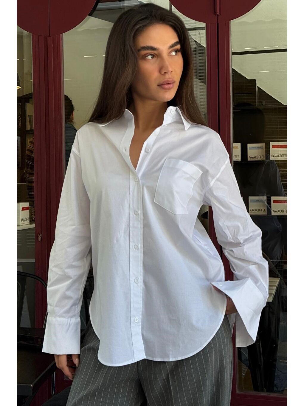 Beyaz Cep Detaylı Basic Kadın Gömlek Mg2737-1