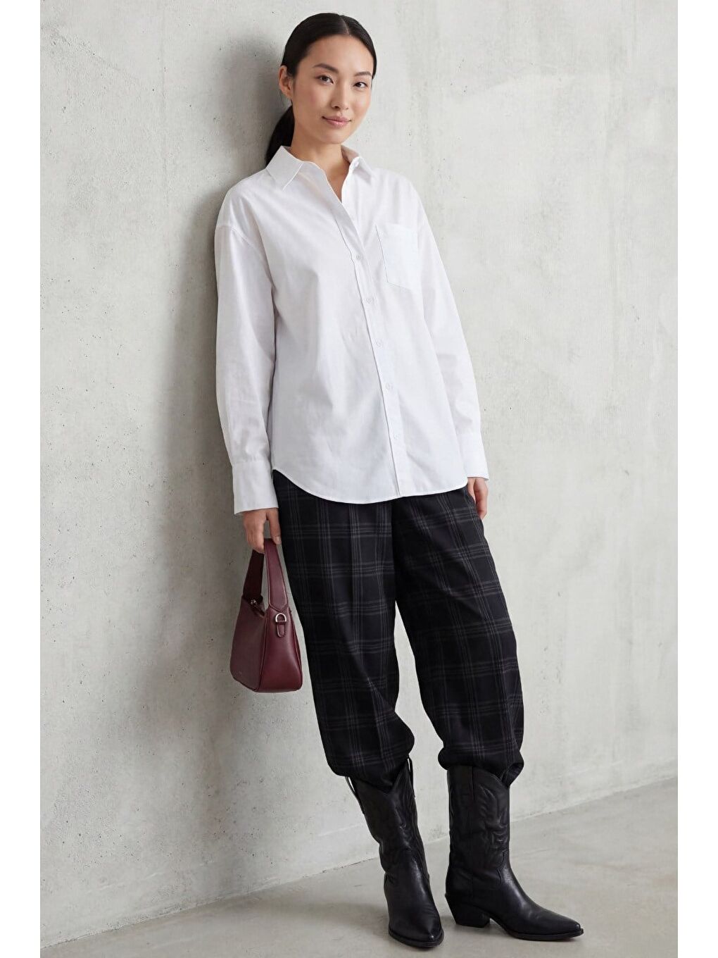 Beyaz Cep Detaylı Basic Kadın Gömlek Mg2737-3