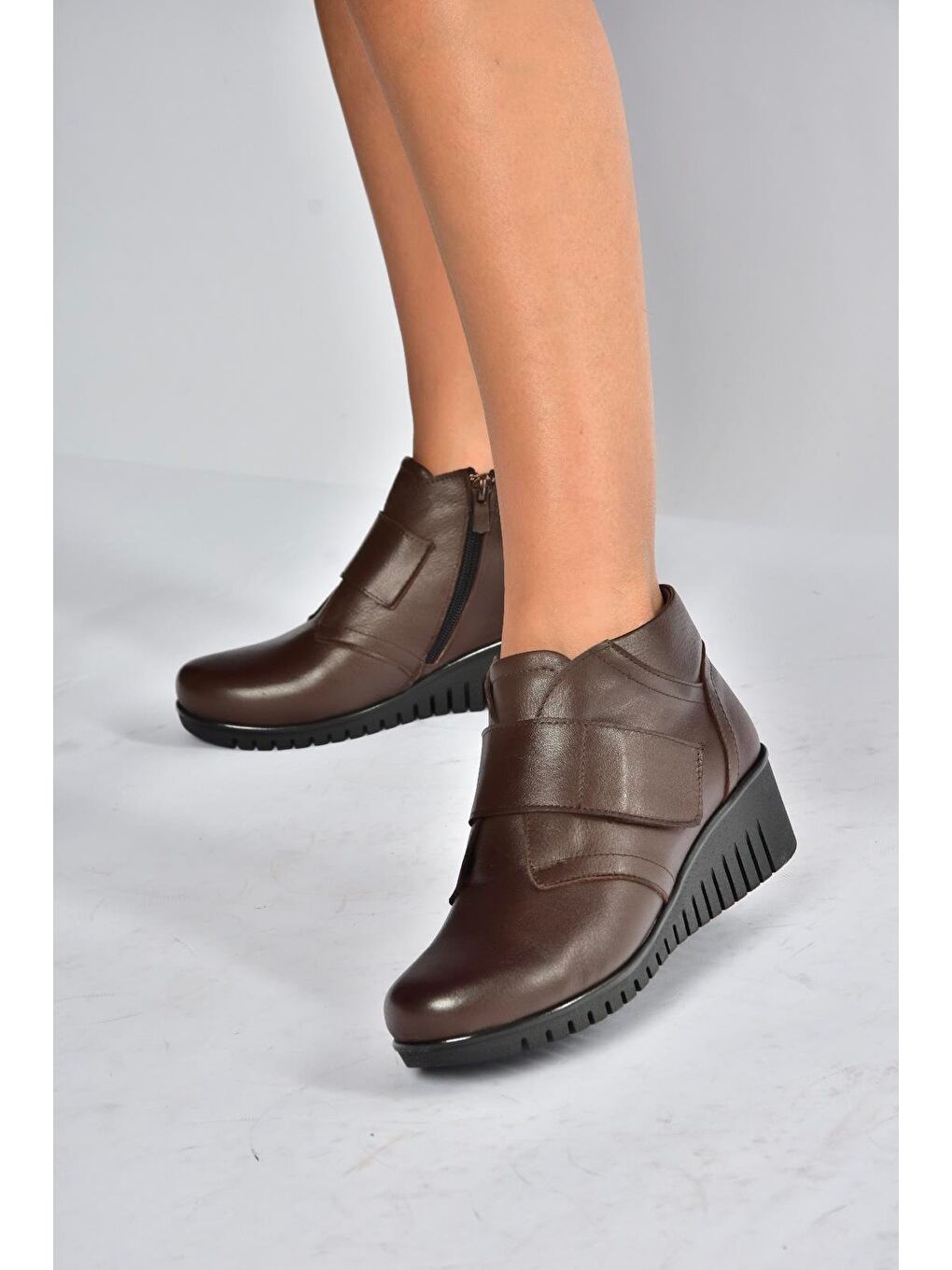 Kahverengi Kadın Bot V324501903-1
