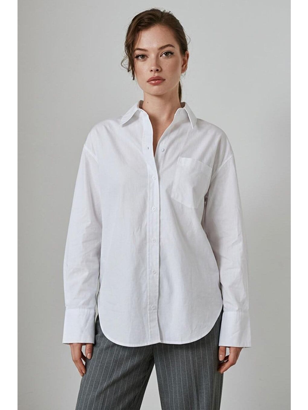 Beyaz Cep Detaylı Basic Kadın Gömlek Mg2737-5