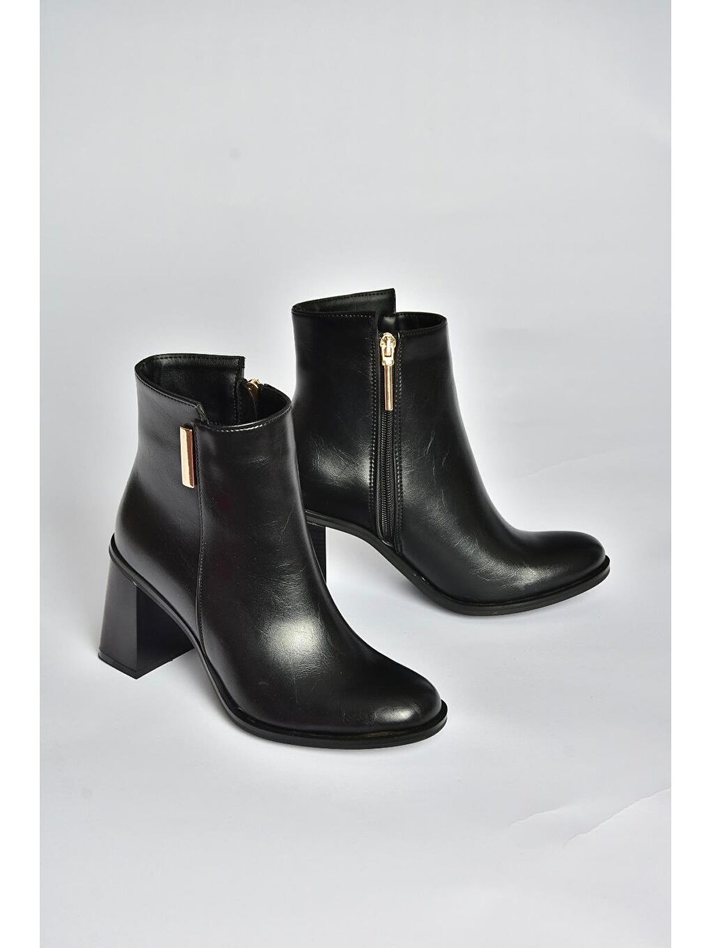 Siyah Kadın Bot V518103109-6
